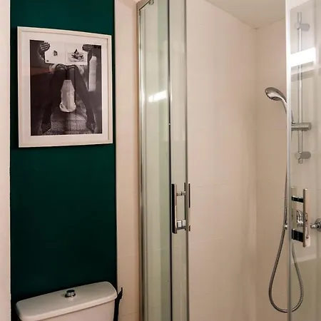 Duplex Sur Cour, Rue Caponiere