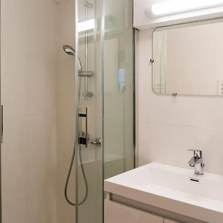 Duplex Sur Cour, Rue Caponière